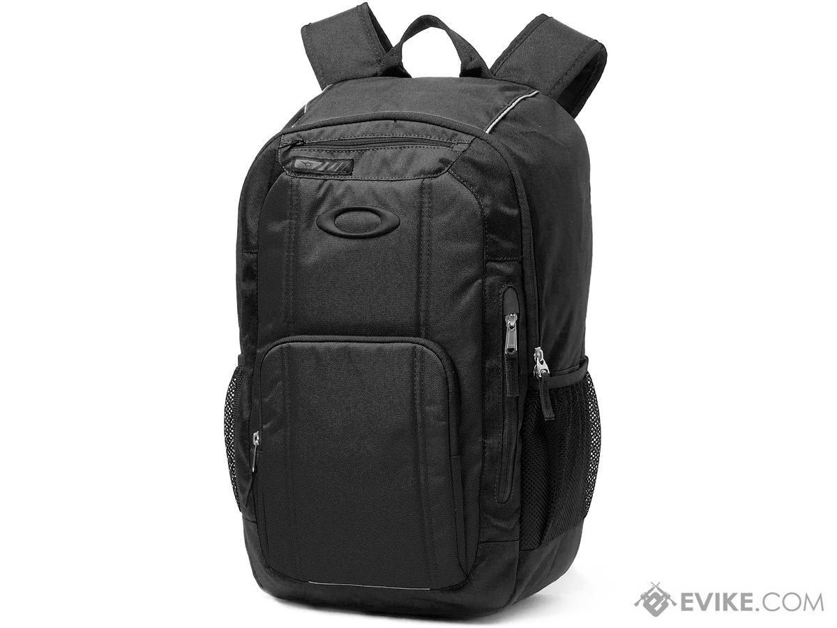 Oakley Enduro 25L 3.0 Backpack (Color: Blackout)